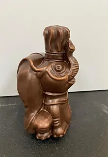 Elephant en chocolat de profile