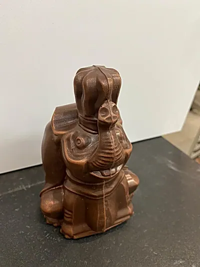 Éléphant en chocolat, vue de face