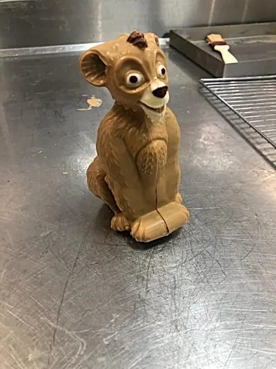 Lionceau en chocolat, vue de face