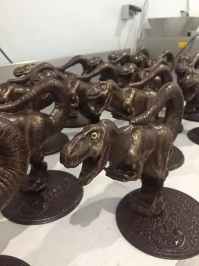 Tyrannosaure en chocolat, moule multi-empreintes