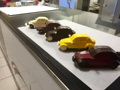 Voiture en chocolat, modèle 2CV — moule thermoformé sur mesure